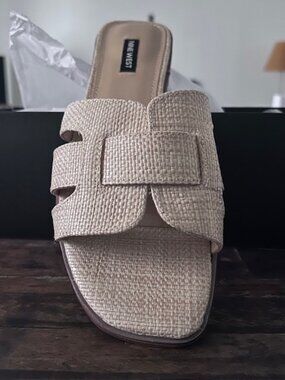 Nine West Germani Light Natural Flat Slide Sandals. New in Box. Size 10/11M